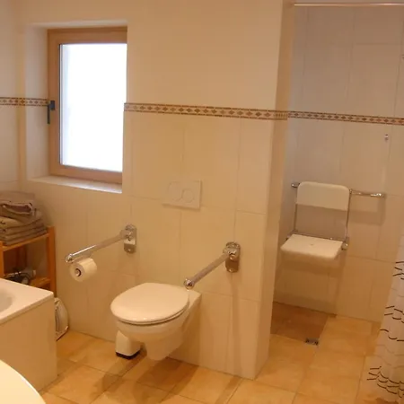 Barrierefreie 3-zi.-ferienwohnung Mit Gartenzugang In Ruhiger, Zentrumsnaher Lage *