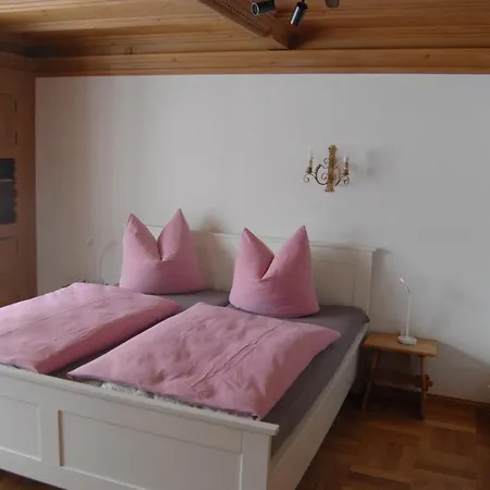 Apartment Barrierefreie 3-zi.-ferienwohnung Mit Gartenzugang In Ruhiger, Zentrumsnaher Lage Oberammergau