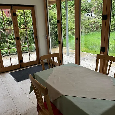Apartment Barrierefreie 3-zi.-ferienwohnung Mit Gartenzugang In Ruhiger, Zentrumsnaher Lage Oberammergau