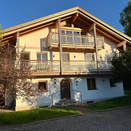 Barrierefreie 3-zi.-ferienwohnung Mit Gartenzugang In Ruhiger, Zentrumsnaher Lage *